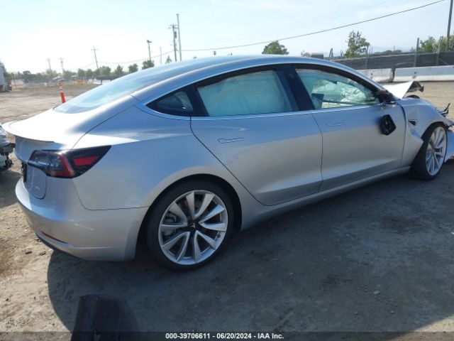 Photo 3 VIN: 5YJ3E1EB7JF069351 - TESLA MODEL 3 