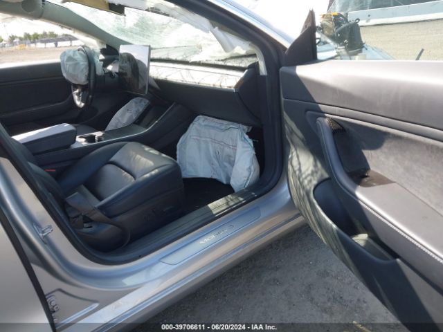 Photo 4 VIN: 5YJ3E1EB7JF069351 - TESLA MODEL 3 