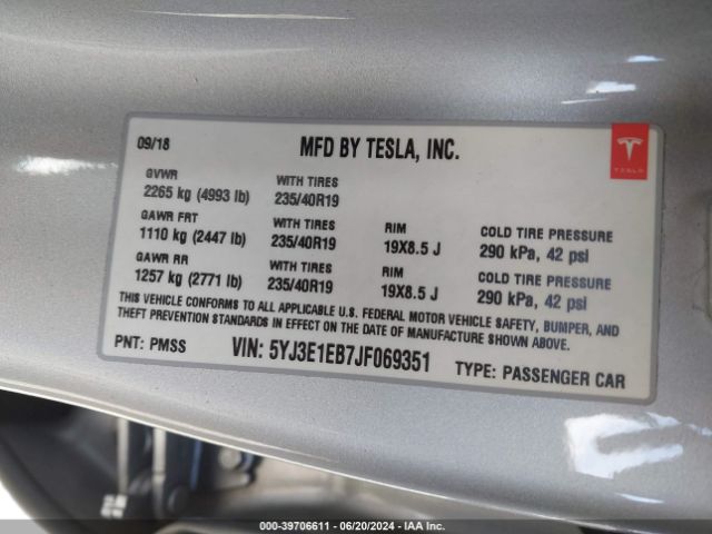 Photo 8 VIN: 5YJ3E1EB7JF069351 - TESLA MODEL 3 