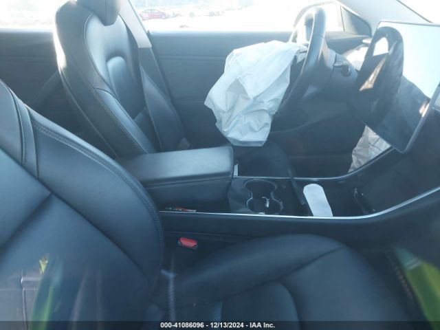 Photo 4 VIN: 5YJ3E1EB7JF128057 - TESLA MODEL 3 