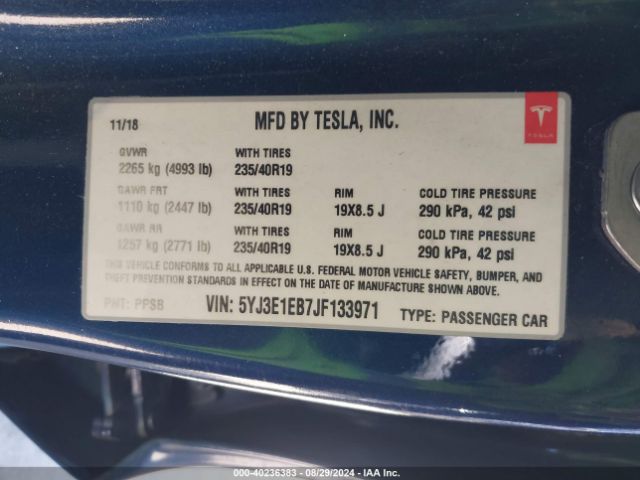 Photo 8 VIN: 5YJ3E1EB7JF133971 - TESLA MODEL 3 