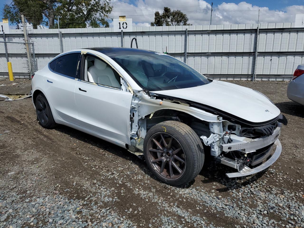 Photo 3 VIN: 5YJ3E1EB7KF513118 - TESLA MODEL 3 