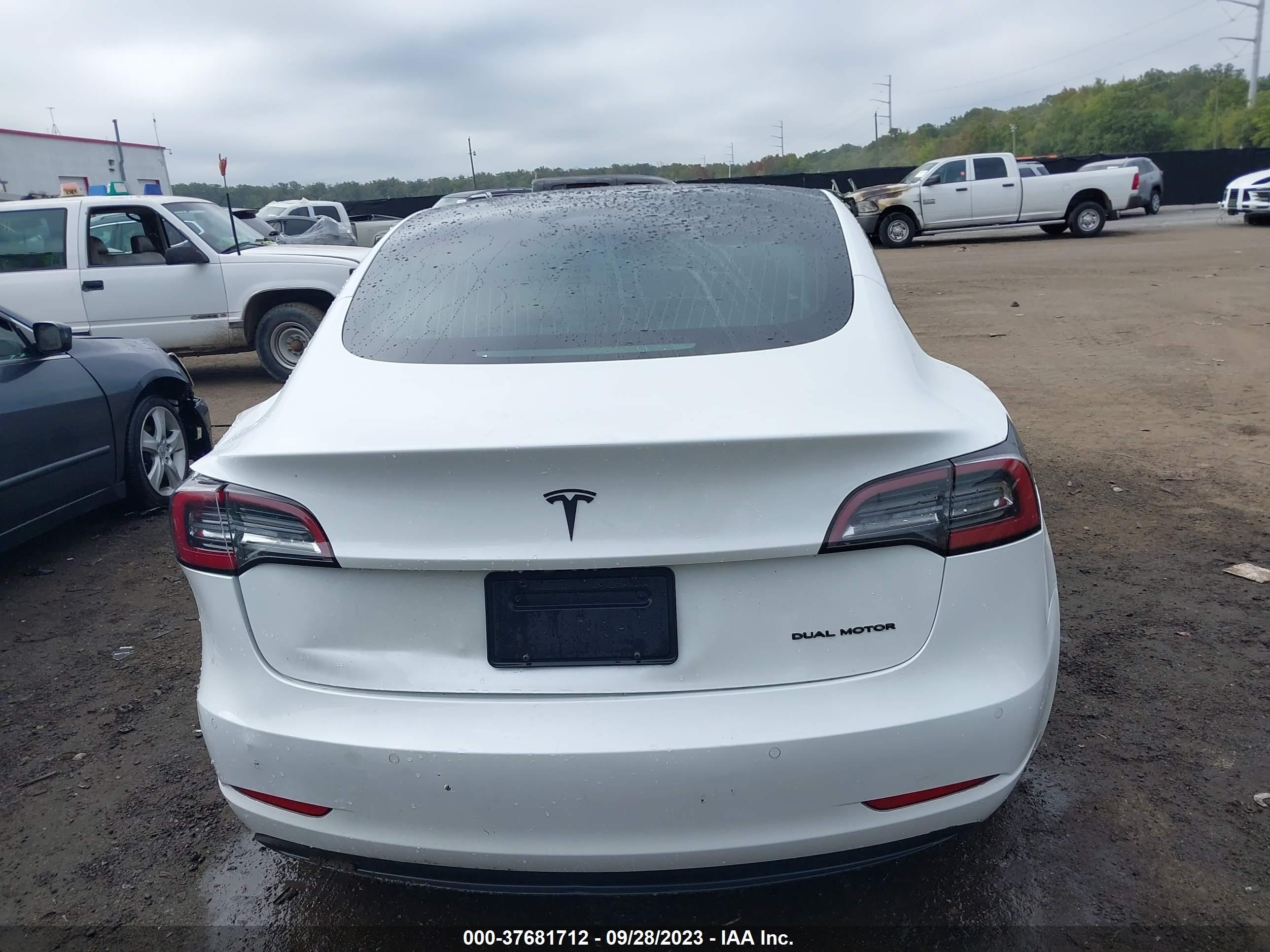 Photo 13 VIN: 5YJ3E1EB7KF513345 - TESLA MODEL 3 