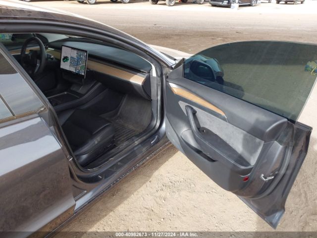 Photo 4 VIN: 5YJ3E1EB7MF051968 - TESLA MODEL 3 