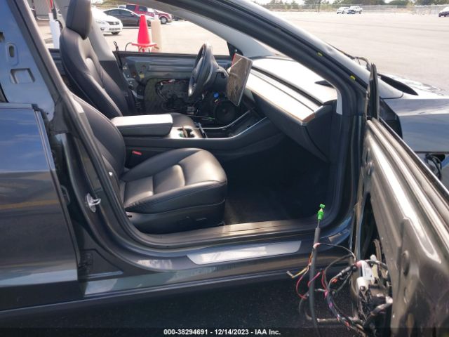 Photo 4 VIN: 5YJ3E1EB8JF068659 - TESLA MODEL 3 