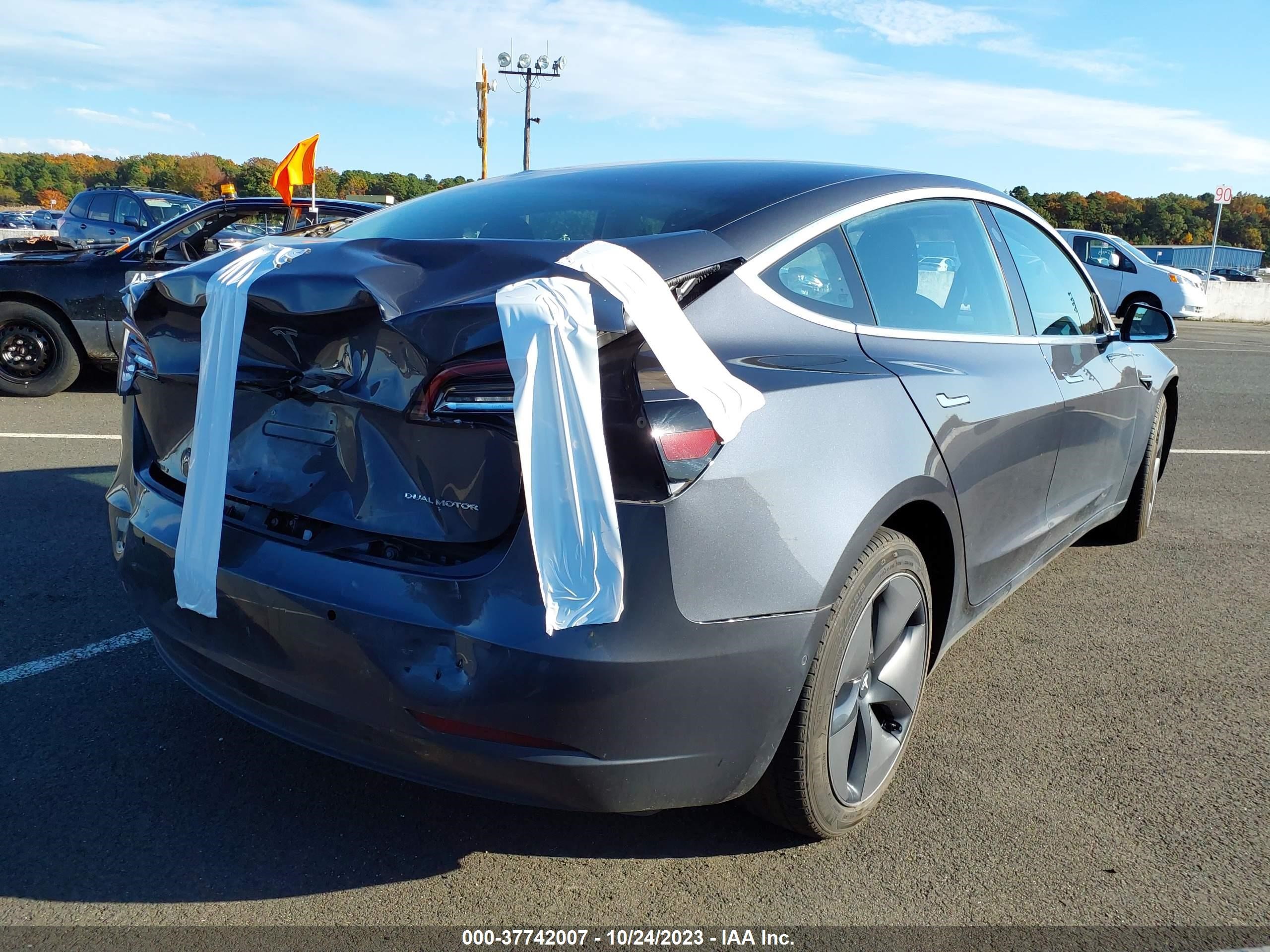 Photo 3 VIN: 5YJ3E1EB8JF077202 - TESLA MODEL 3 