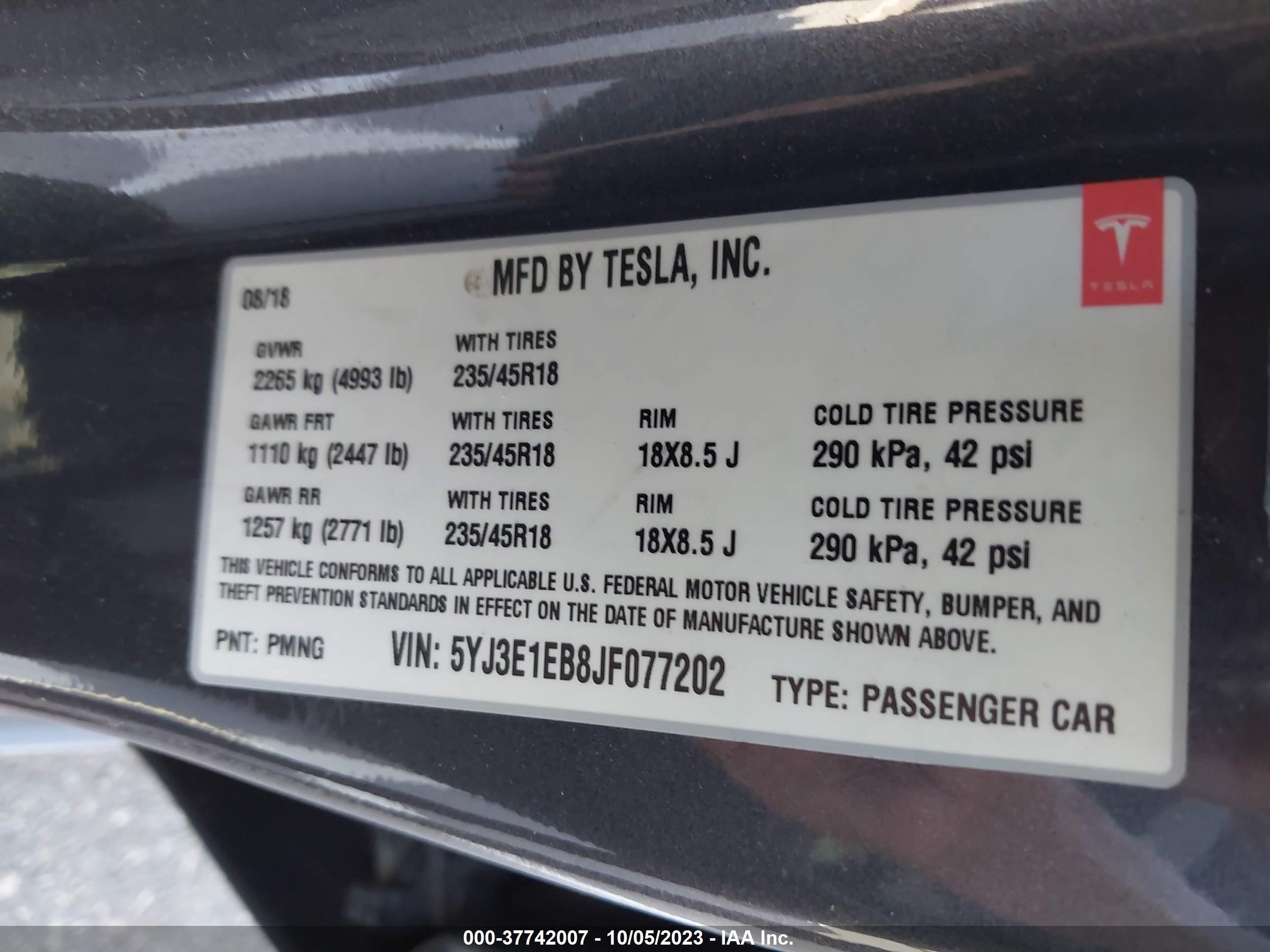 Photo 8 VIN: 5YJ3E1EB8JF077202 - TESLA MODEL 3 