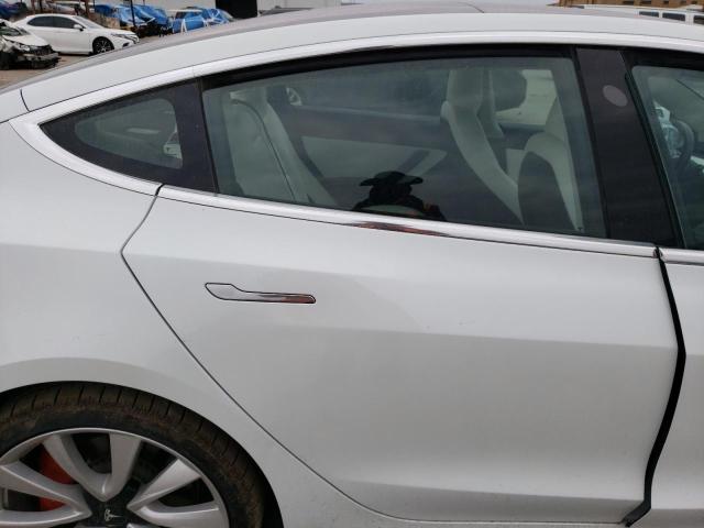 Photo 10 VIN: 5YJ3E1EB8JF081637 - TESLA MODEL 3 