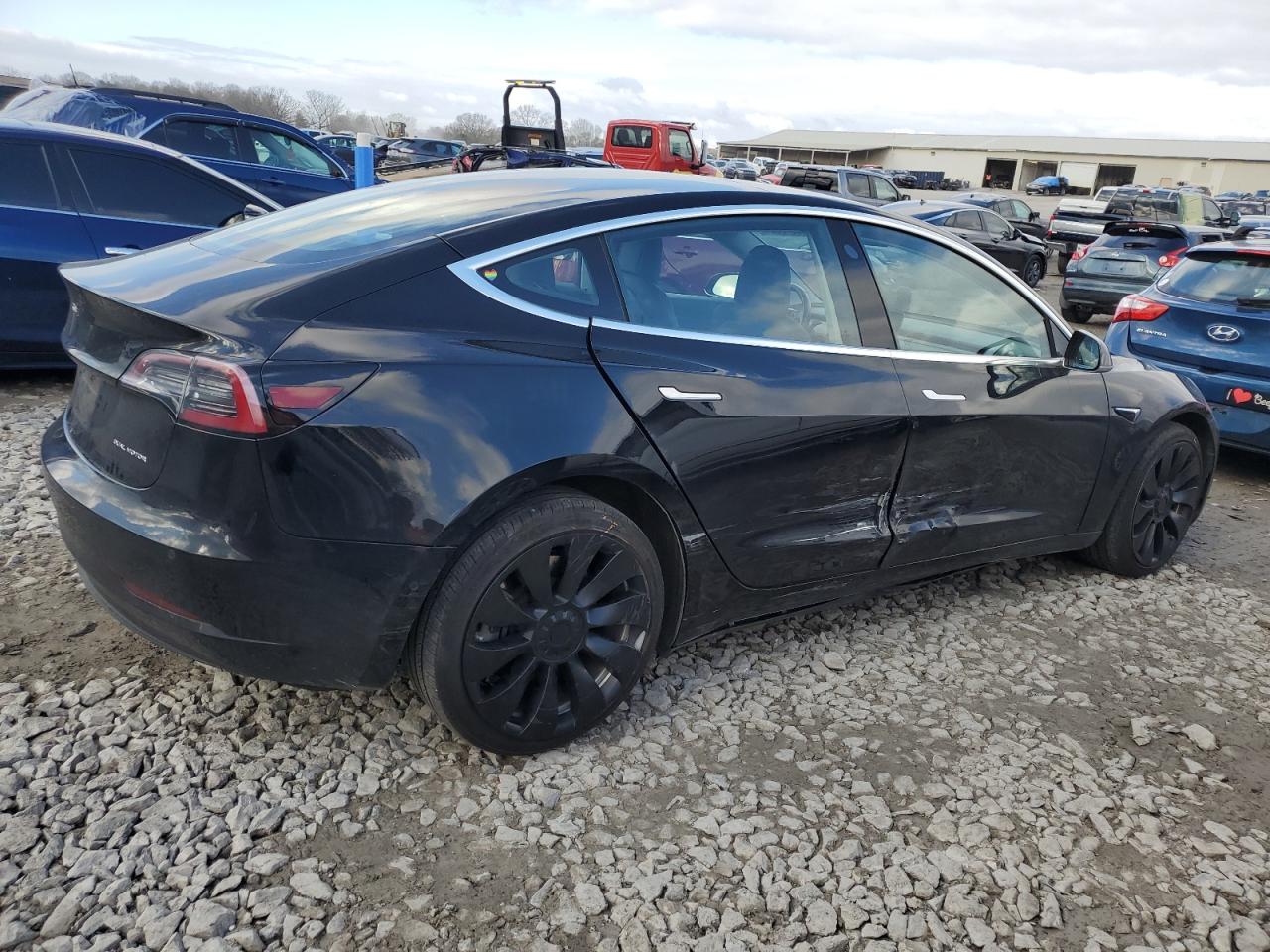 Photo 2 VIN: 5YJ3E1EB8JF086742 - TESLA MODEL 3 