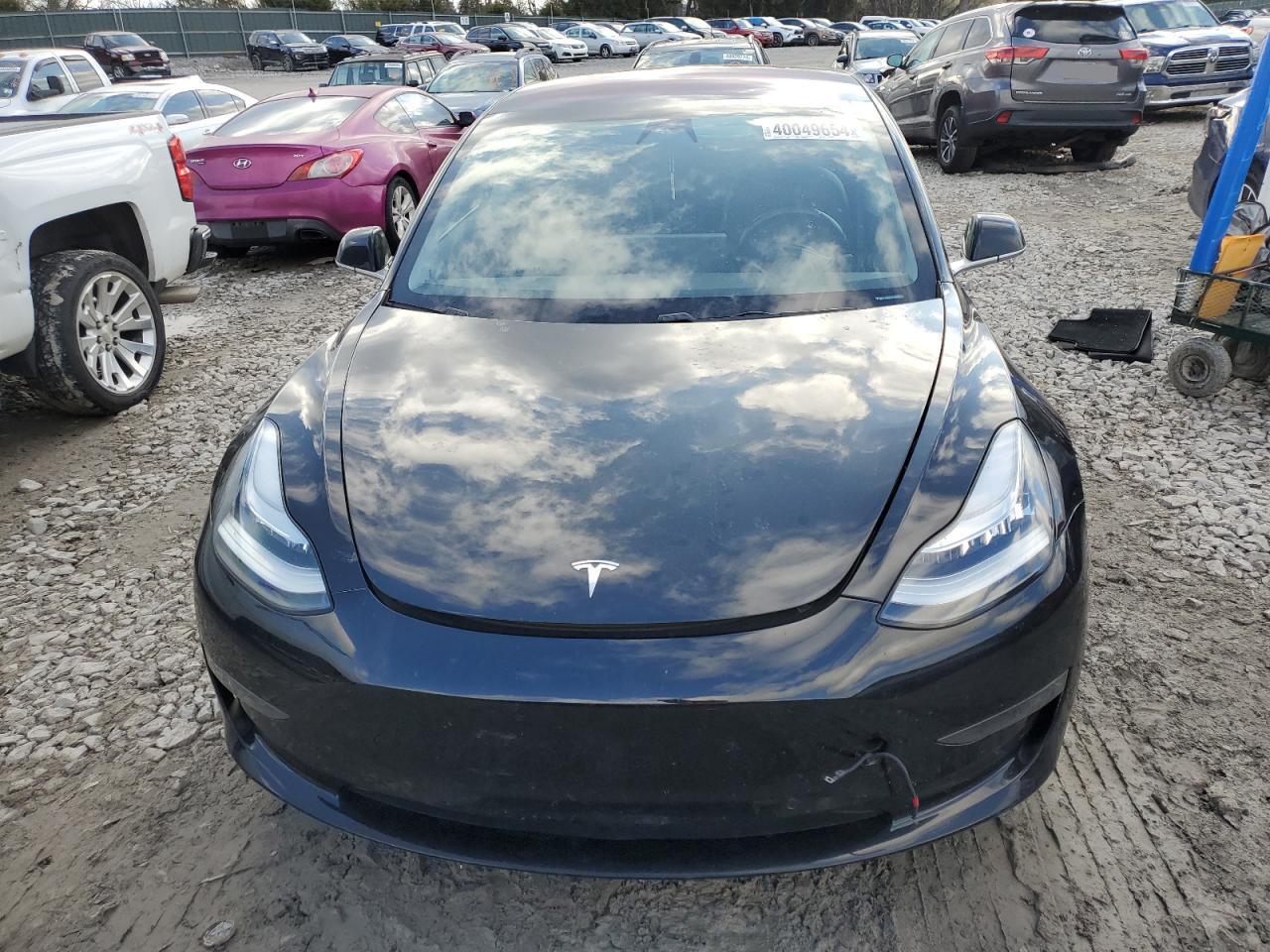 Photo 4 VIN: 5YJ3E1EB8JF086742 - TESLA MODEL 3 