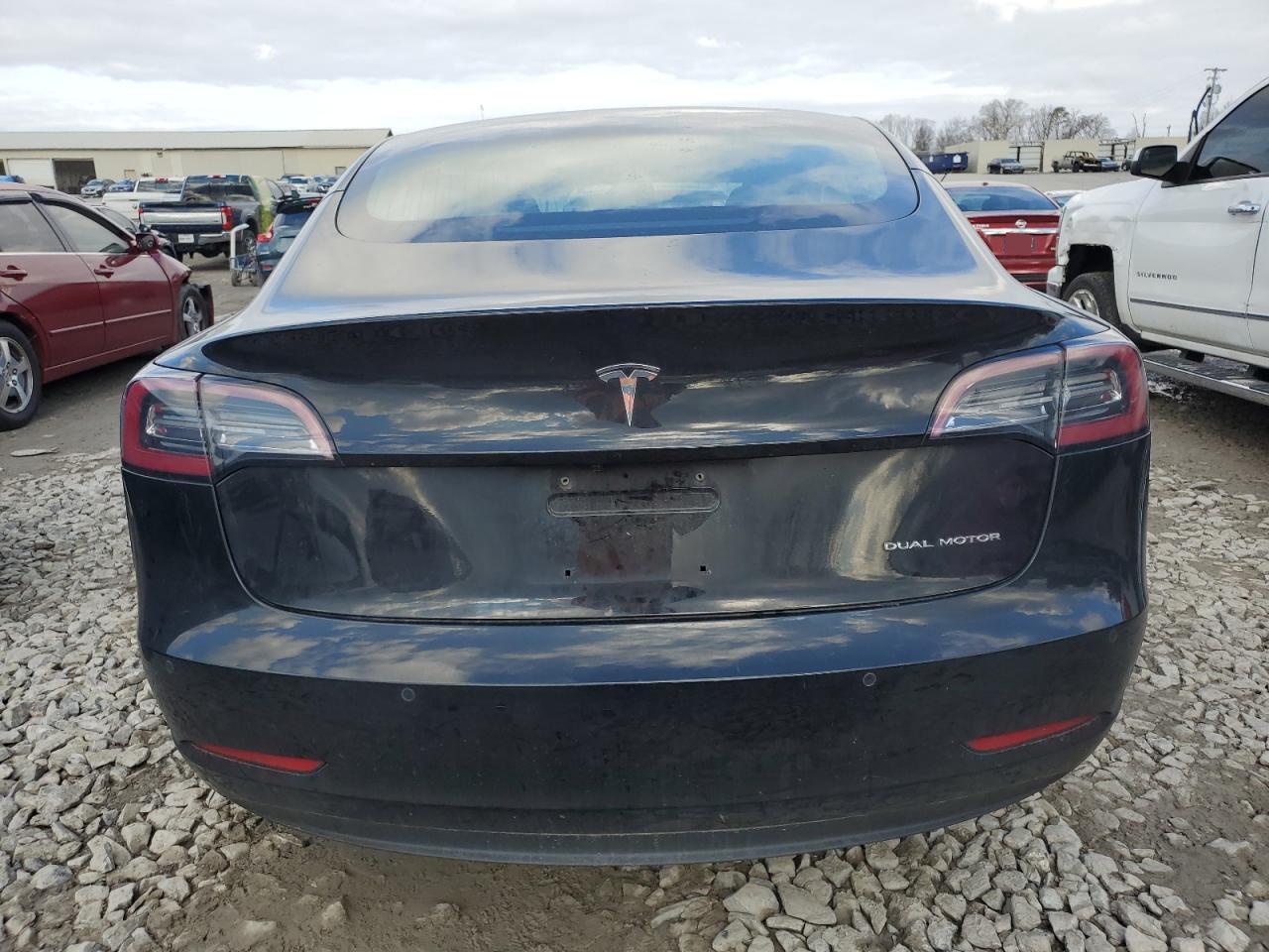 Photo 5 VIN: 5YJ3E1EB8JF086742 - TESLA MODEL 3 