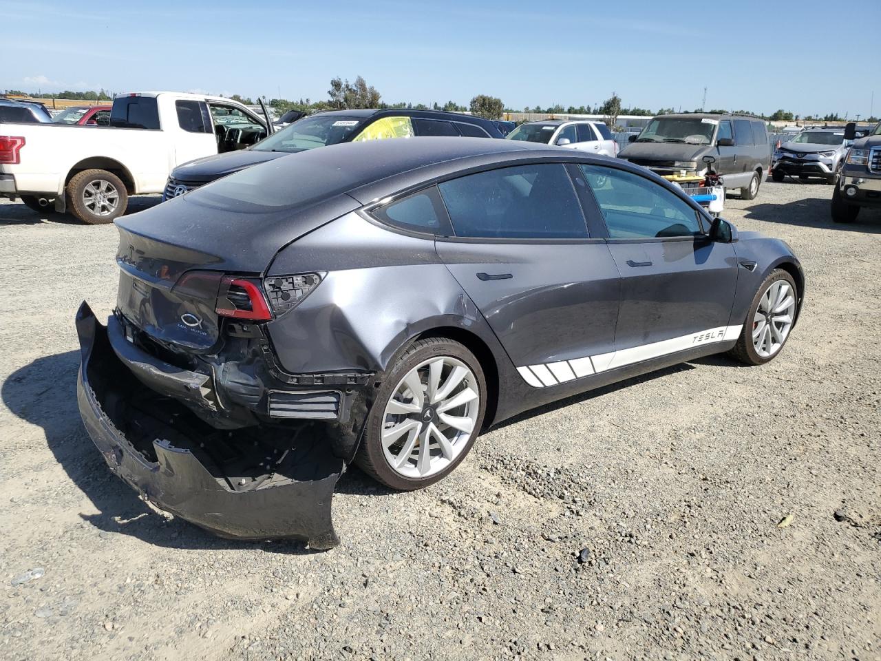 Photo 2 VIN: 5YJ3E1EB8JF132490 - TESLA MODEL 3 