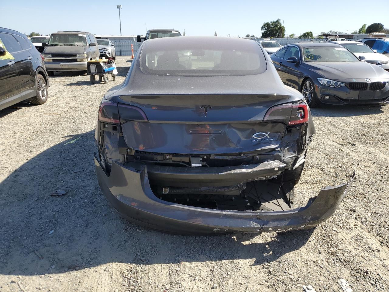 Photo 5 VIN: 5YJ3E1EB8JF132490 - TESLA MODEL 3 