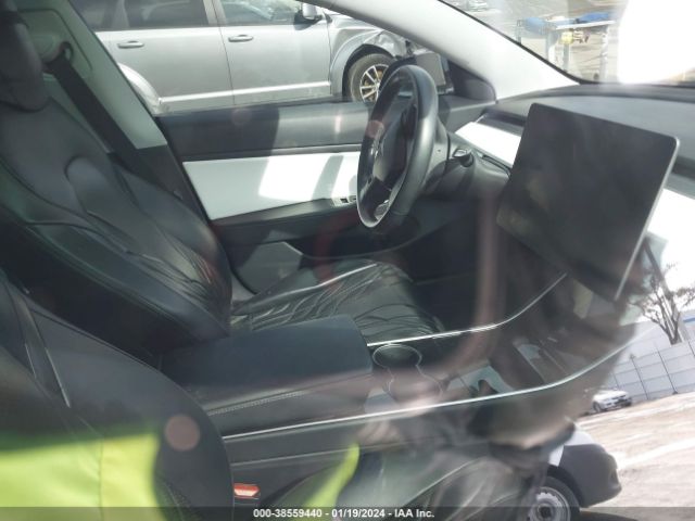 Photo 4 VIN: 5YJ3E1EB8JF170768 - TESLA MODEL 3 