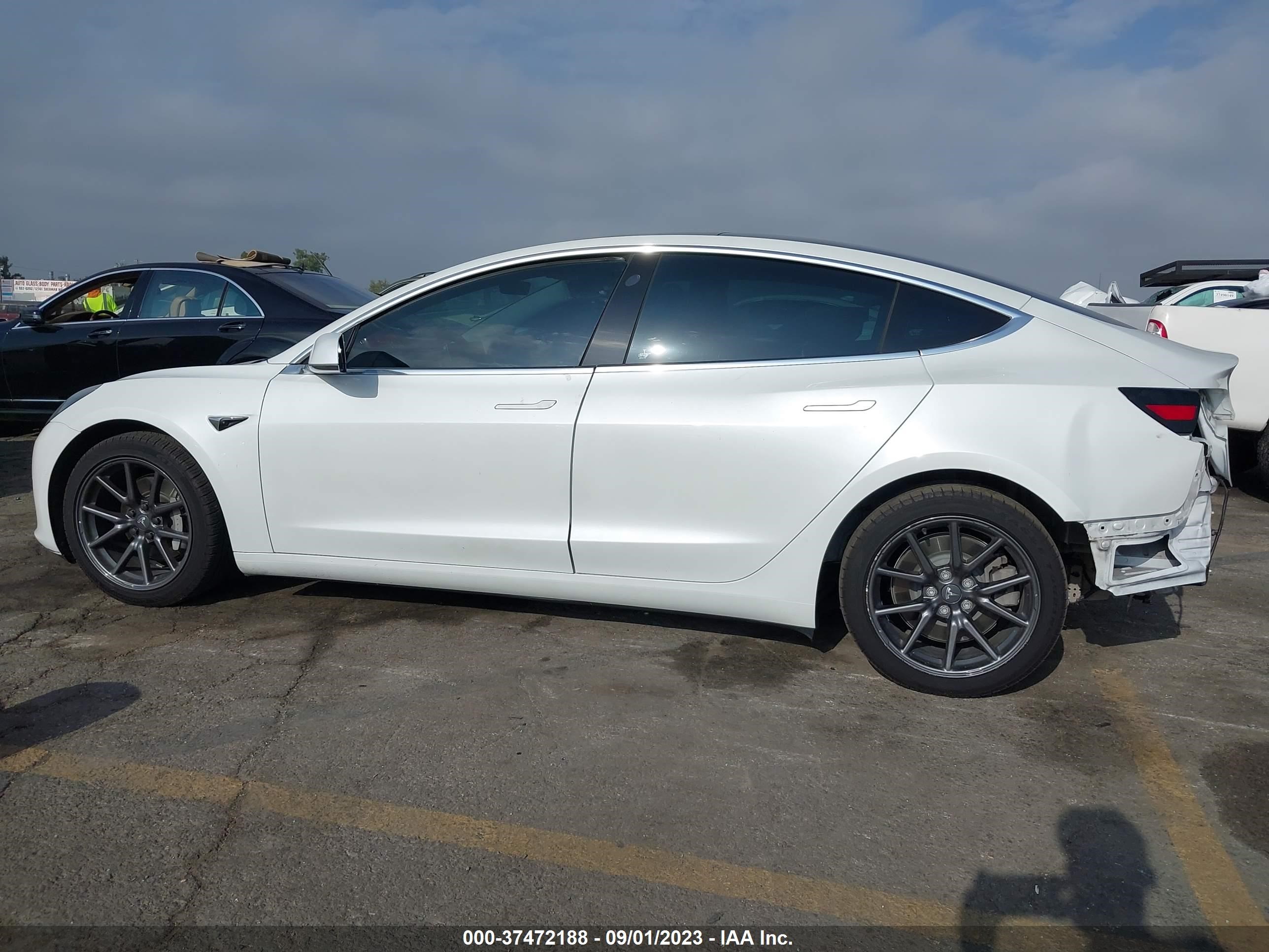 Photo 13 VIN: 5YJ3E1EB8KF199625 - TESLA MODEL 3 