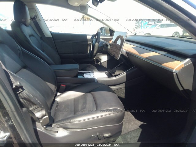 Photo 4 VIN: 5YJ3E1EB8KF209117 - TESLA MODEL 3 