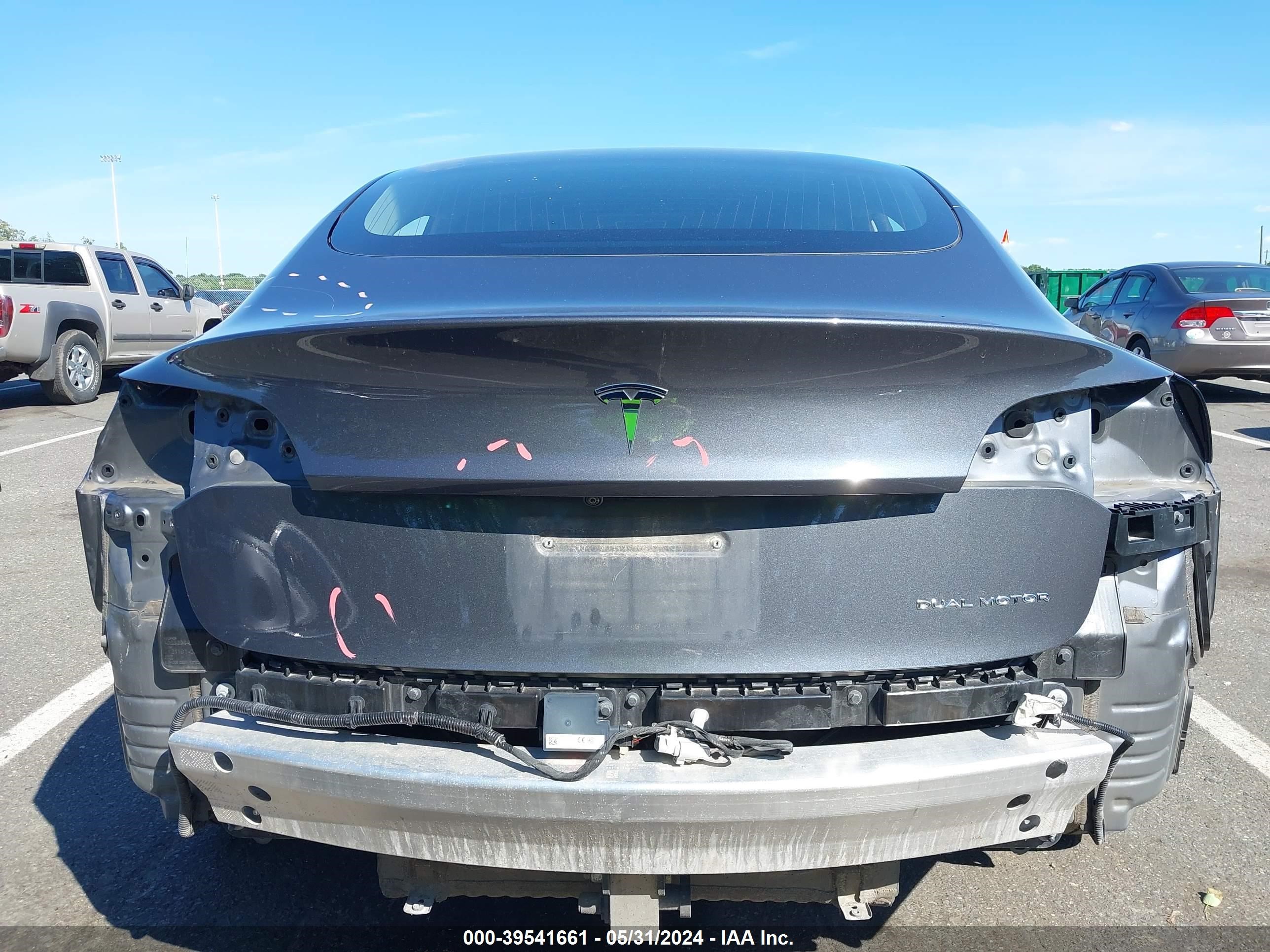 Photo 15 VIN: 5YJ3E1EB8KF390395 - TESLA MODEL 3 