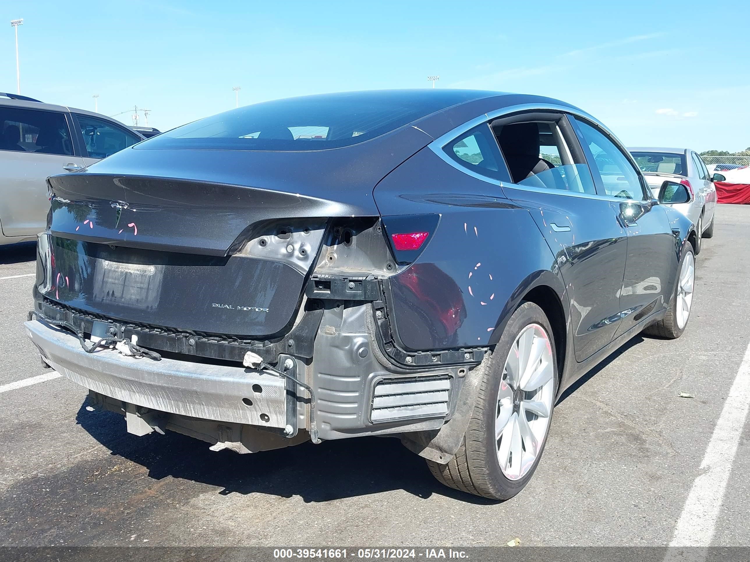 Photo 3 VIN: 5YJ3E1EB8KF390395 - TESLA MODEL 3 