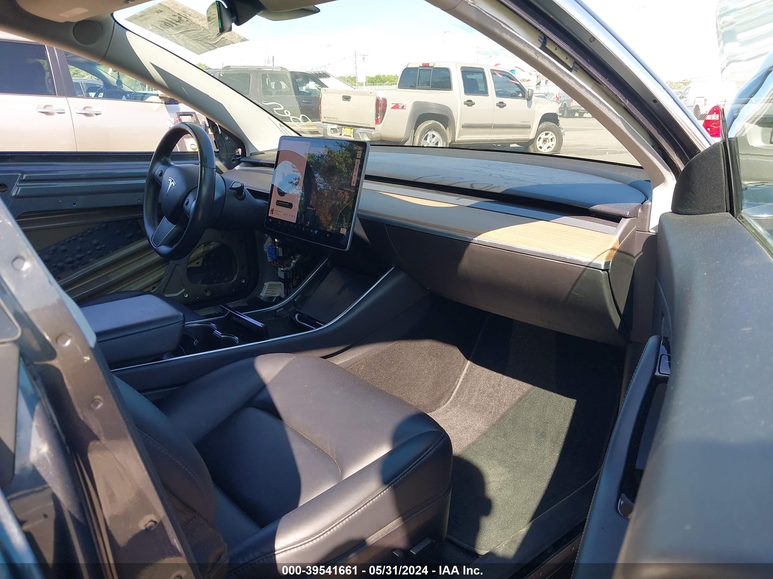 Photo 4 VIN: 5YJ3E1EB8KF390395 - TESLA MODEL 3 