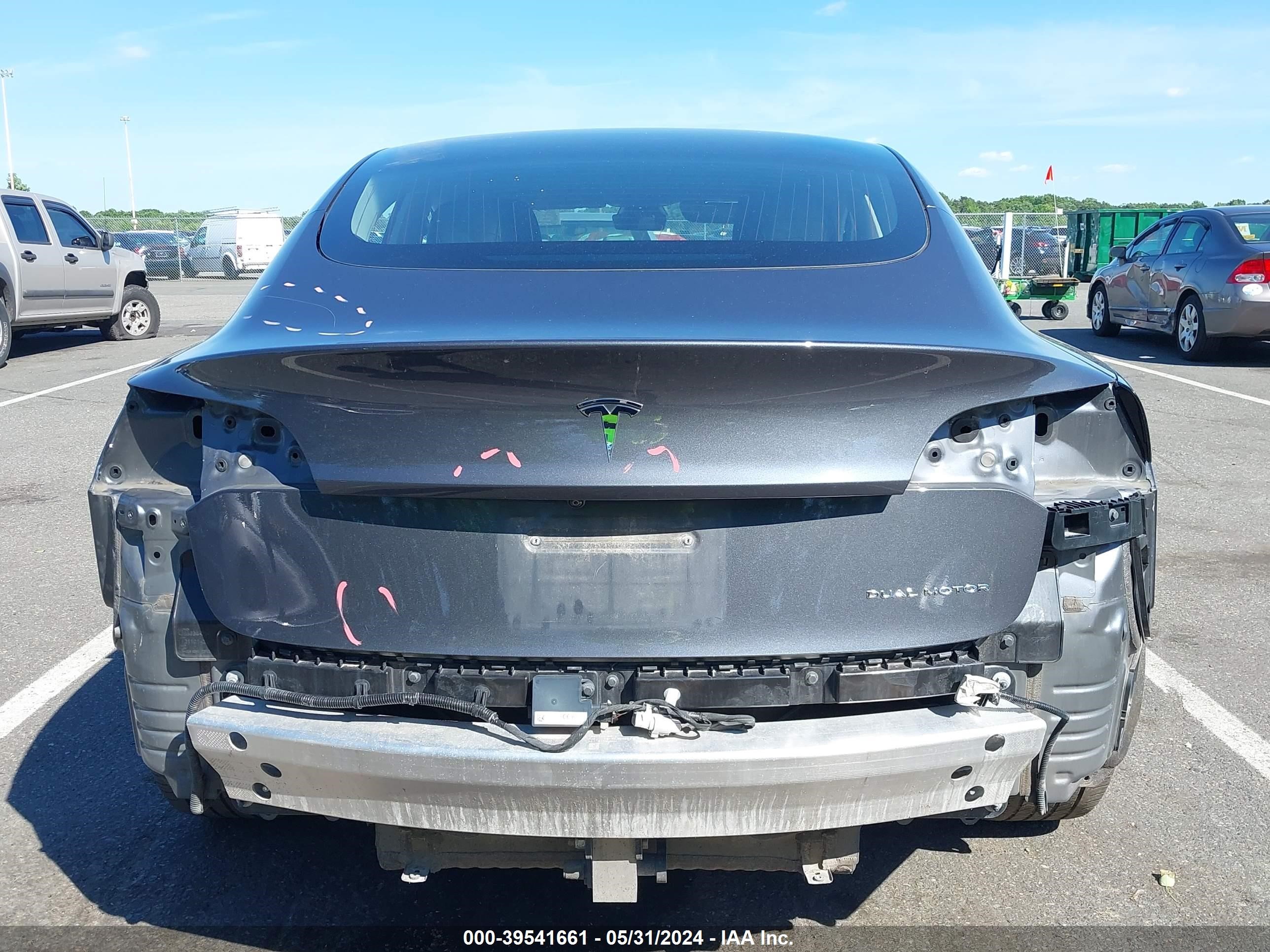 Photo 5 VIN: 5YJ3E1EB8KF390395 - TESLA MODEL 3 