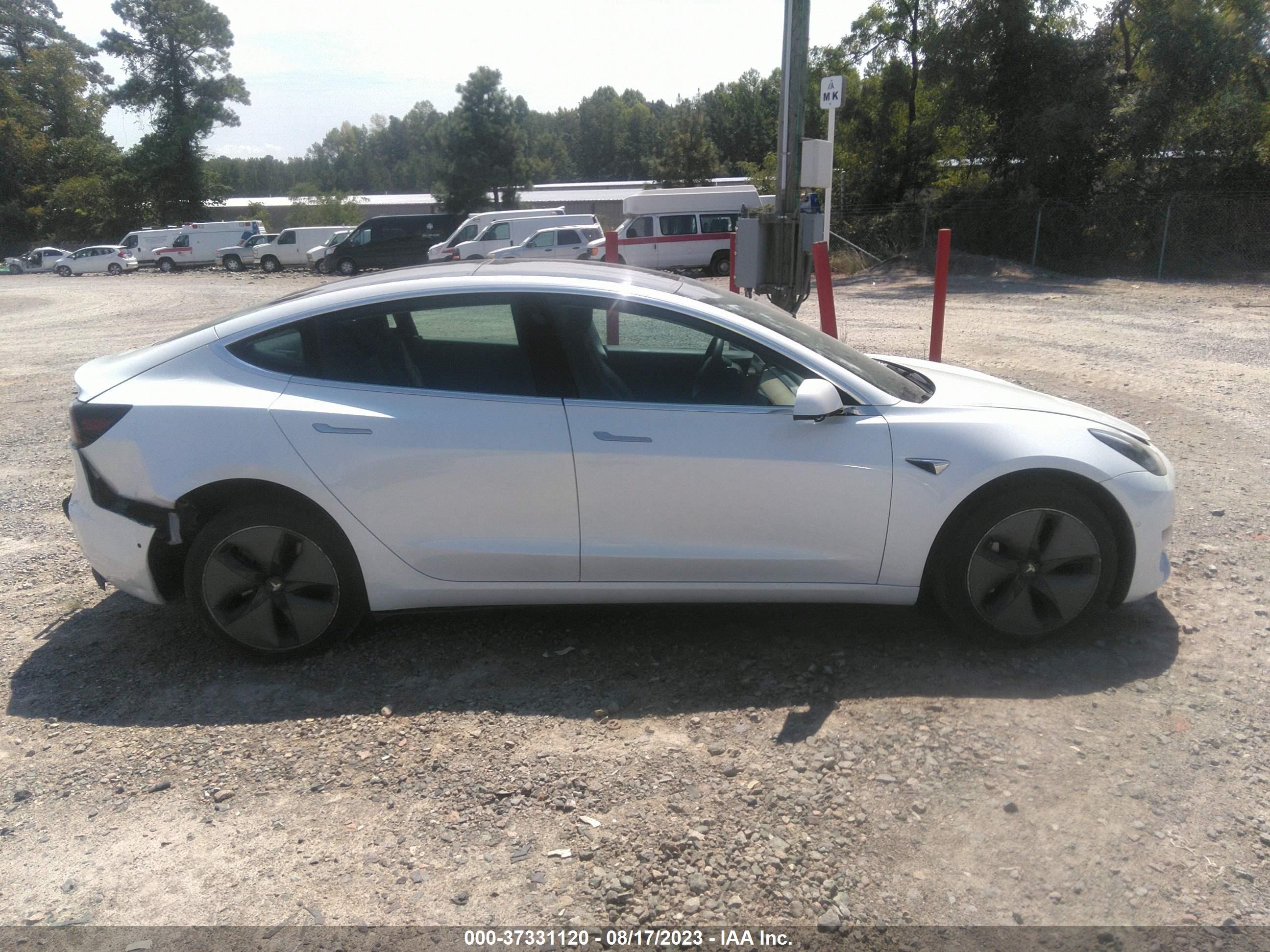 Photo 12 VIN: 5YJ3E1EB8LF637142 - TESLA MODEL 3 