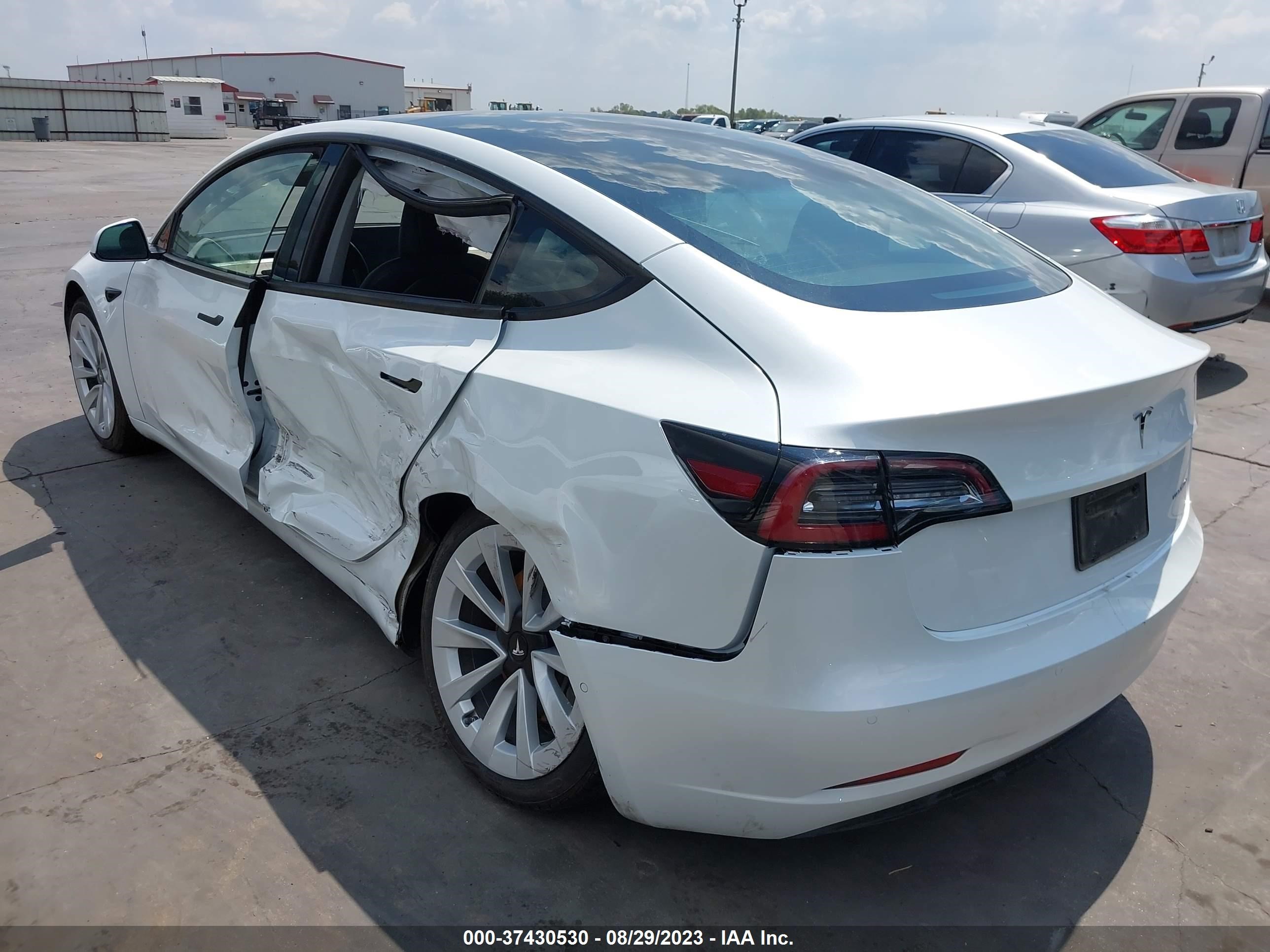 Photo 2 VIN: 5YJ3E1EB8NF129322 - TESLA MODEL 3 