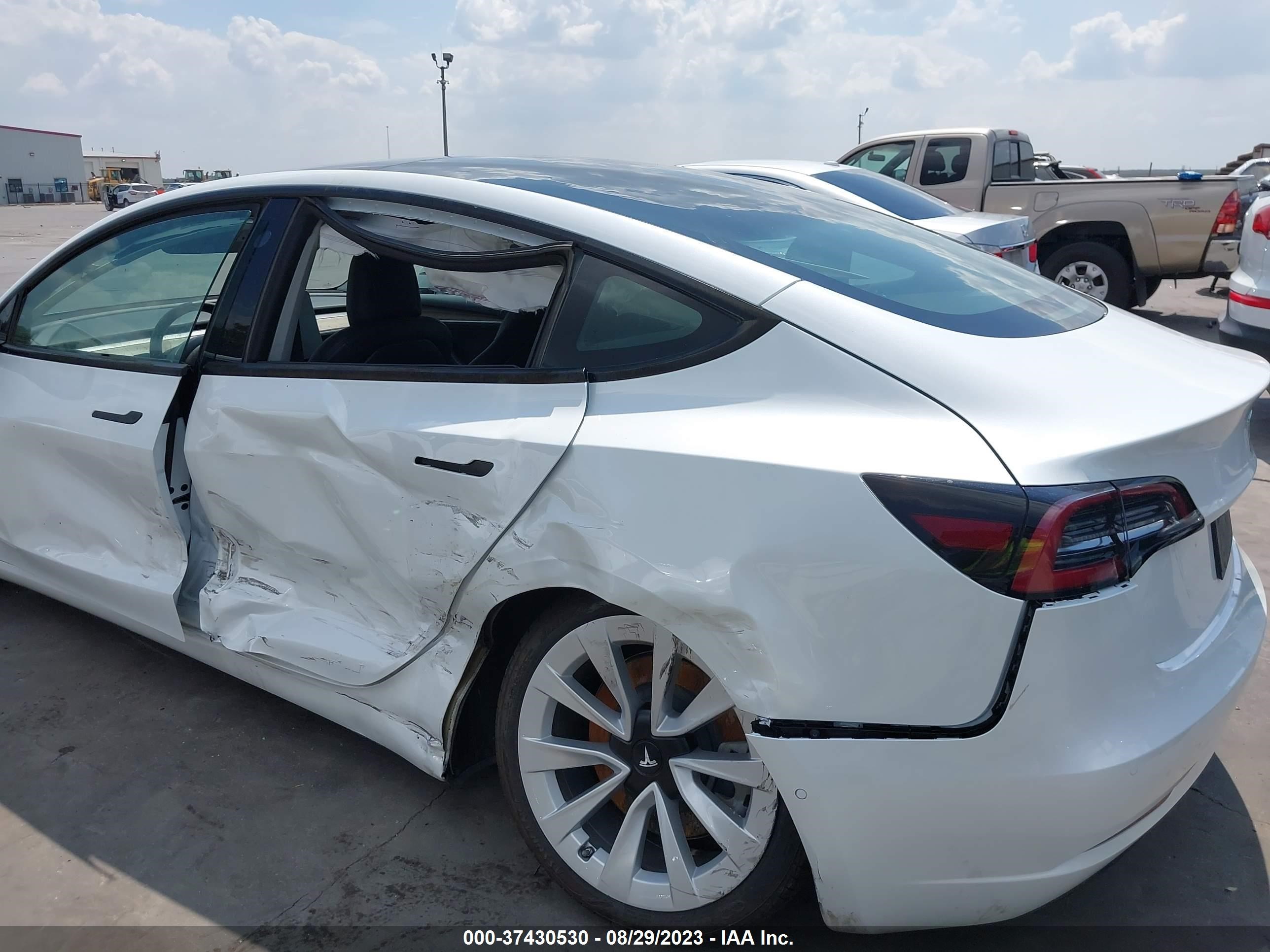 Photo 5 VIN: 5YJ3E1EB8NF129322 - TESLA MODEL 3 