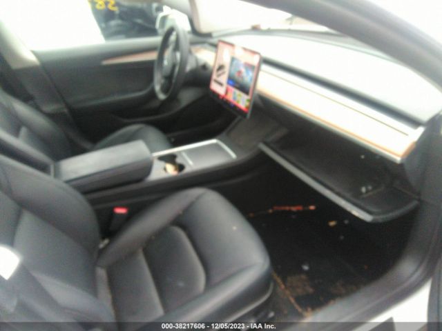 Photo 4 VIN: 5YJ3E1EB8PF605362 - TESLA MODEL 3 