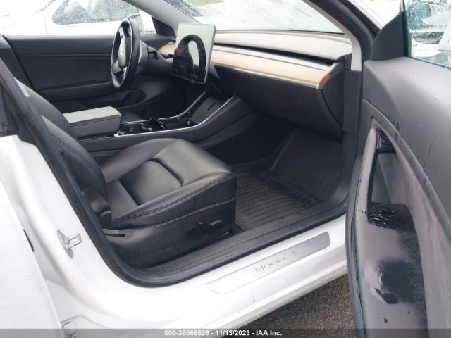 Photo 4 VIN: 5YJ3E1EB9JF054687 - TESLA MODEL 3 