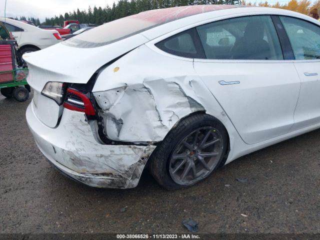 Photo 5 VIN: 5YJ3E1EB9JF054687 - TESLA MODEL 3 