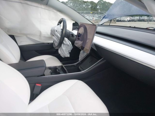 Photo 4 VIN: 5YJ3E1EB9JF086121 - TESLA MODEL 3 