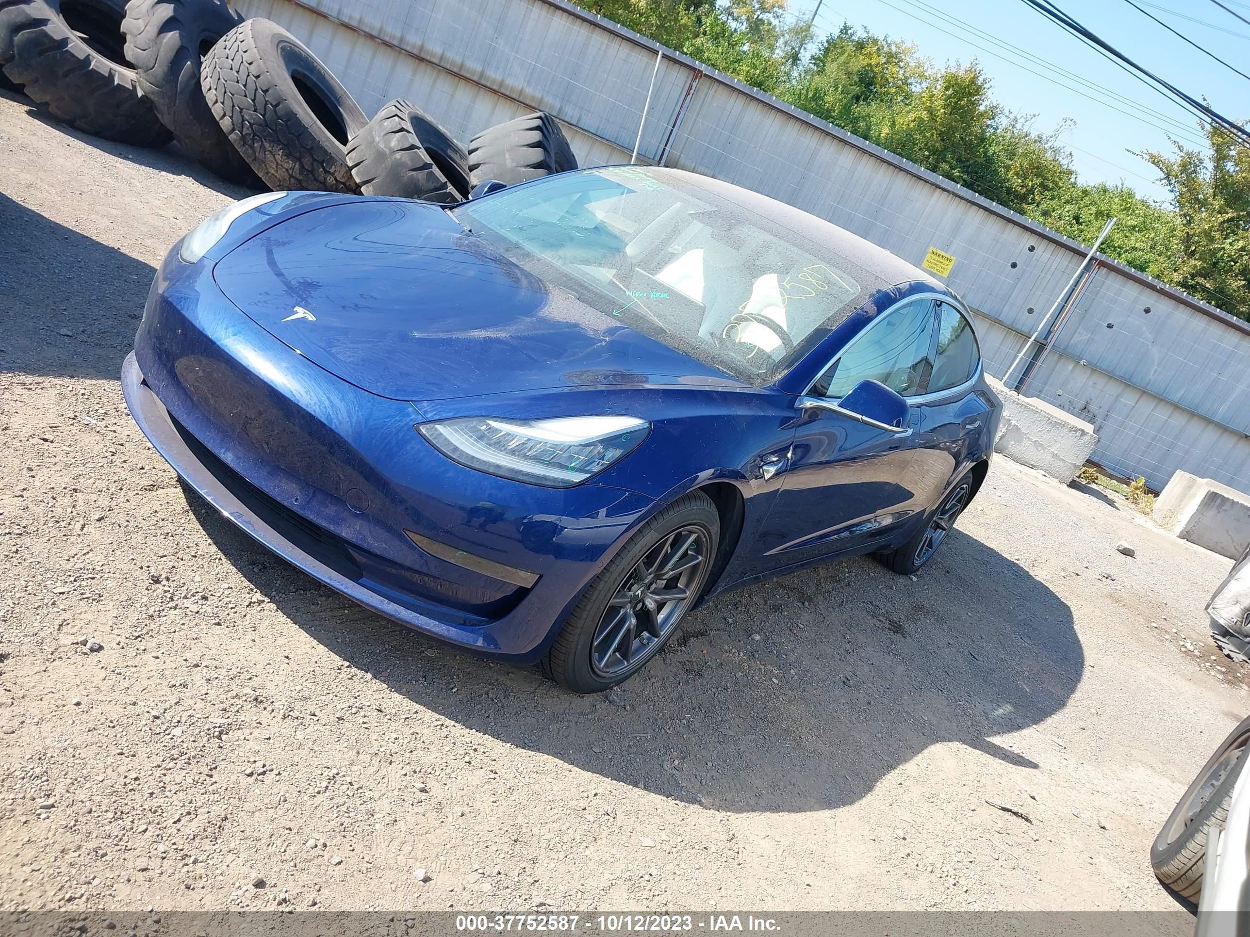 Photo 1 VIN: 5YJ3E1EB9JF099886 - TESLA MODEL 3 