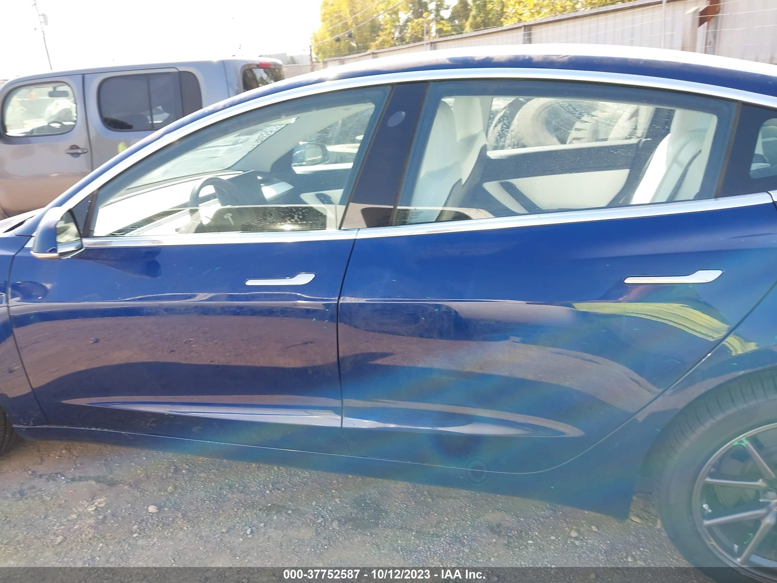 Photo 11 VIN: 5YJ3E1EB9JF099886 - TESLA MODEL 3 