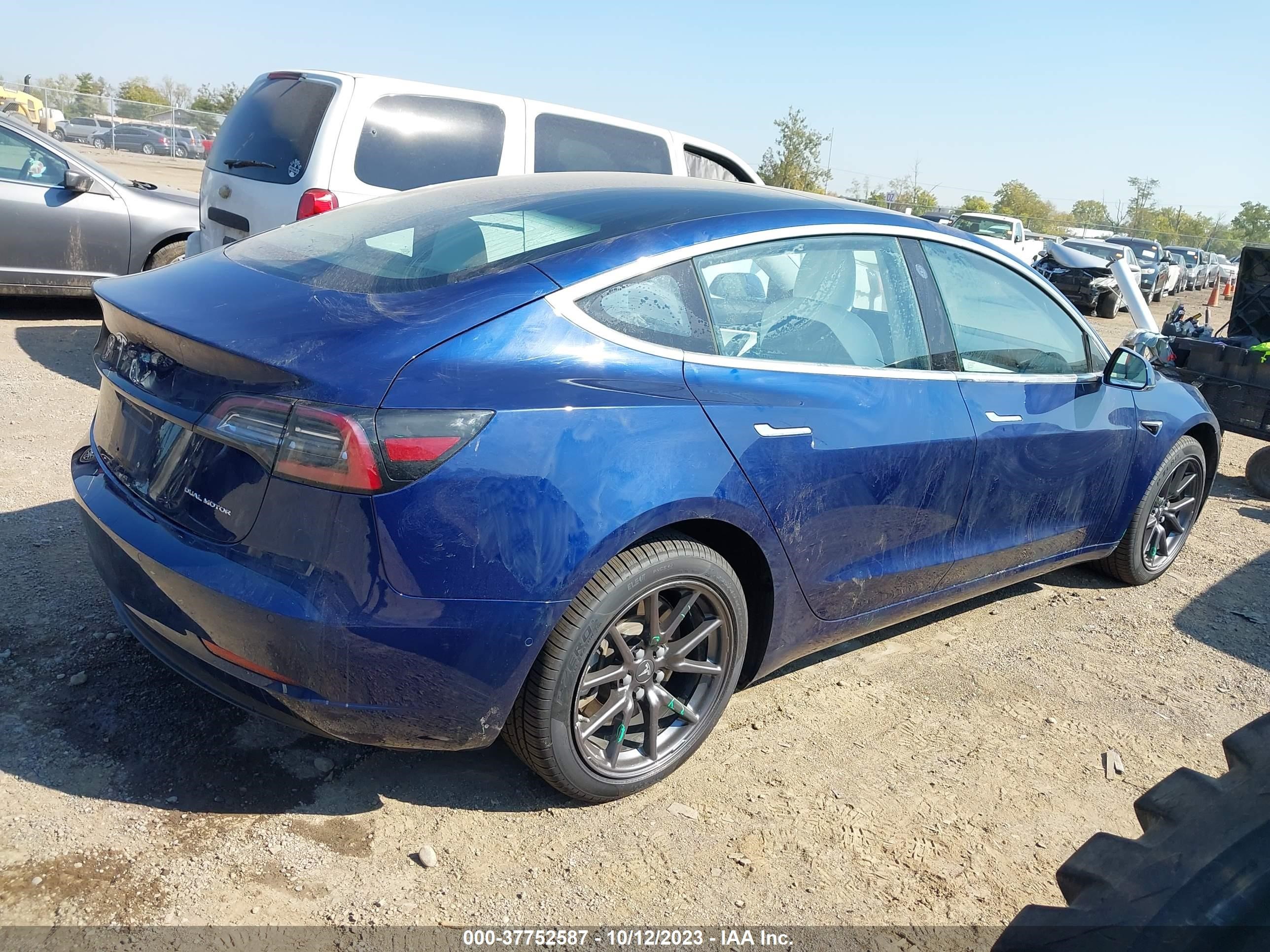 Photo 3 VIN: 5YJ3E1EB9JF099886 - TESLA MODEL 3 