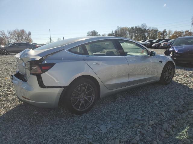 Photo 2 VIN: 5YJ3E1EB9JF100227 - TESLA MODEL 3 