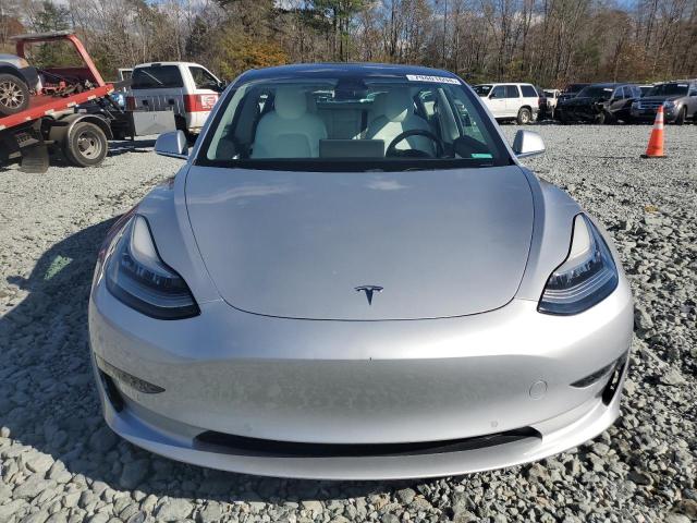 Photo 4 VIN: 5YJ3E1EB9JF100227 - TESLA MODEL 3 