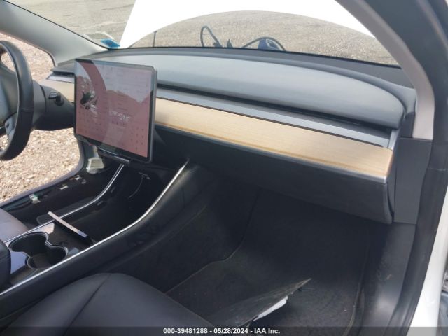 Photo 4 VIN: 5YJ3E1EB9JF117741 - TESLA MODEL 3 