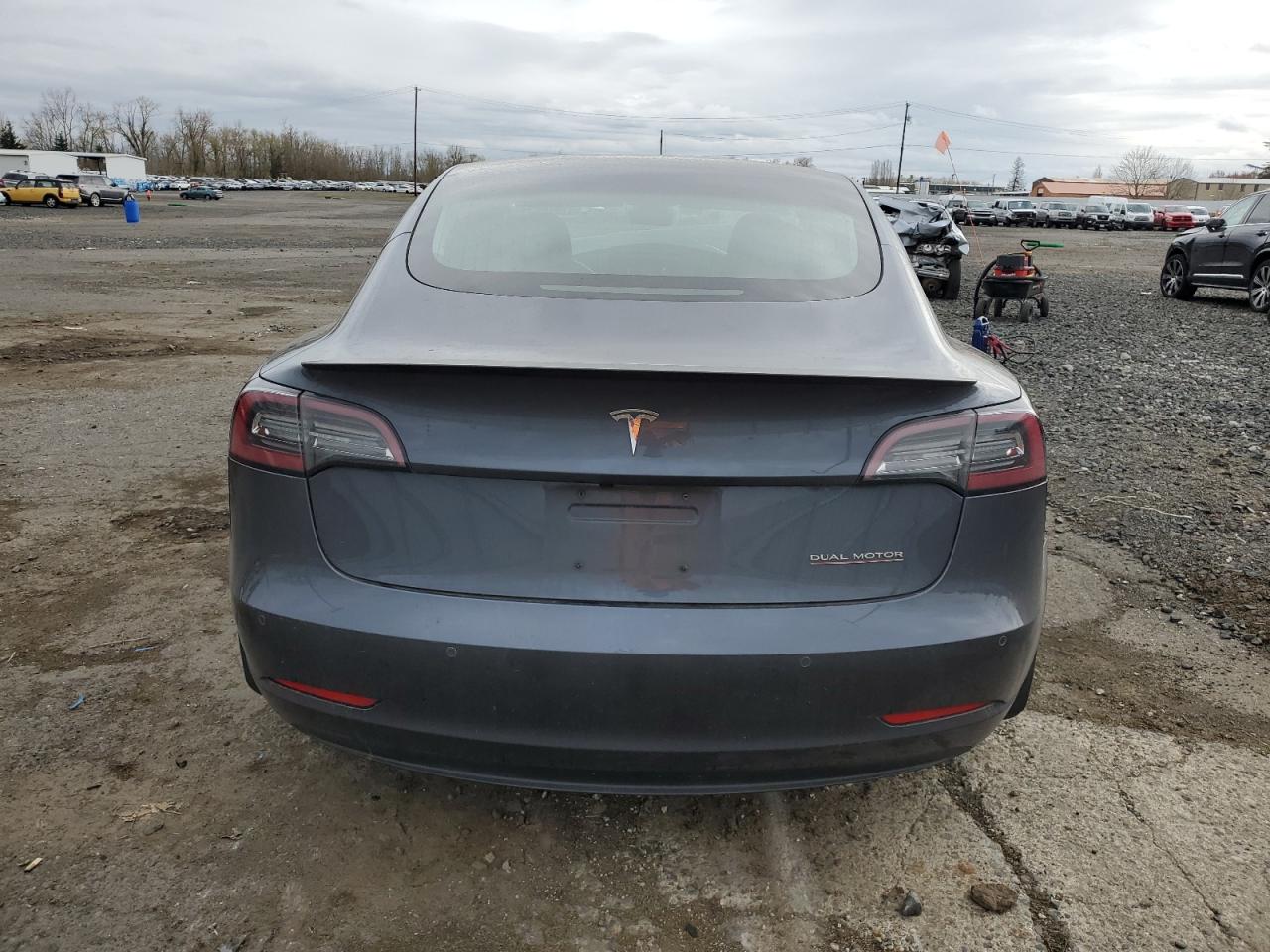 Photo 5 VIN: 5YJ3E1EB9JF170911 - TESLA MODEL 3 