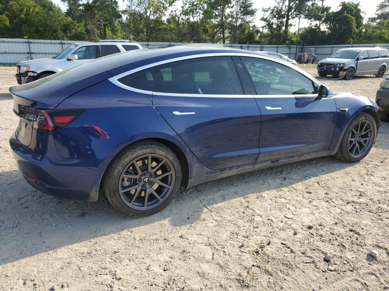 Photo 2 VIN: 5YJ3E1EB9JF185442 - TESLA MODEL 3 