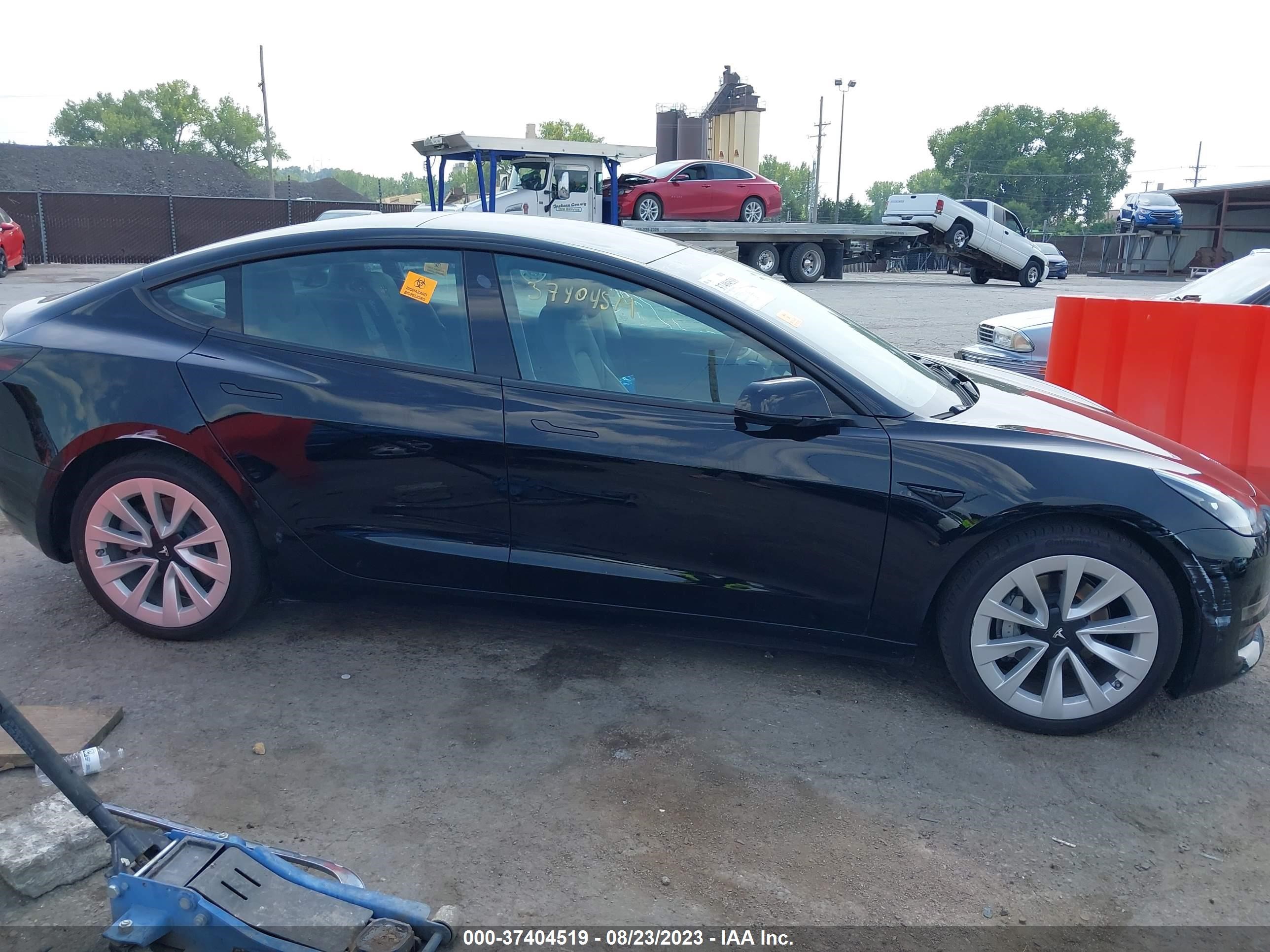 Photo 11 VIN: 5YJ3E1EB9NF132388 - TESLA MODEL 3 