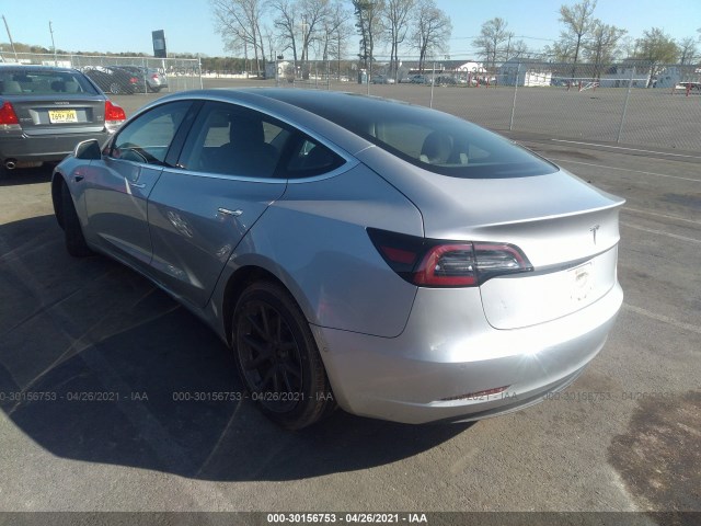 Photo 2 VIN: 5YJ3E1EBXJF054455 - TESLA MODEL 3 