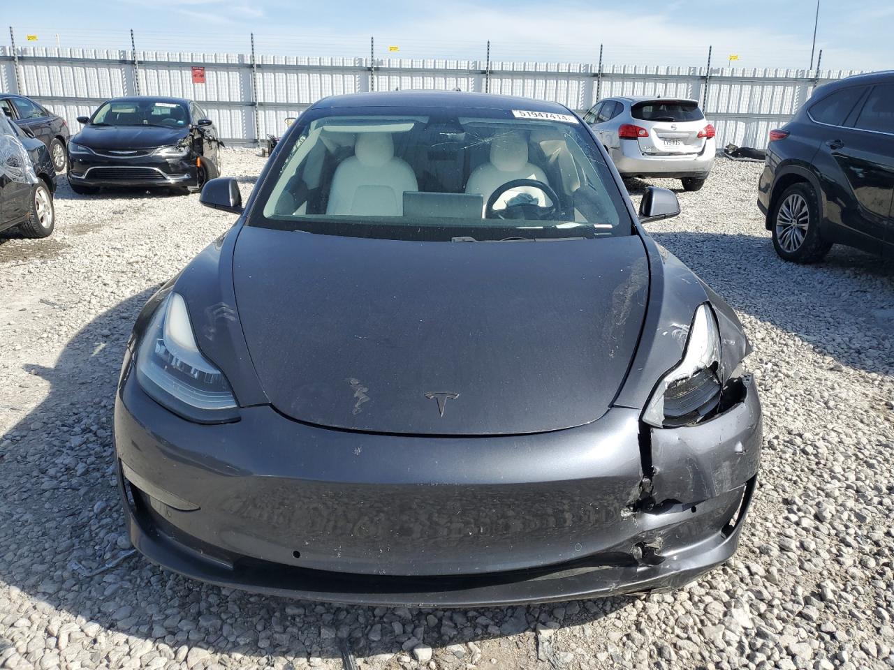 Photo 4 VIN: 5YJ3E1EBXJF055170 - TESLA MODEL 3 