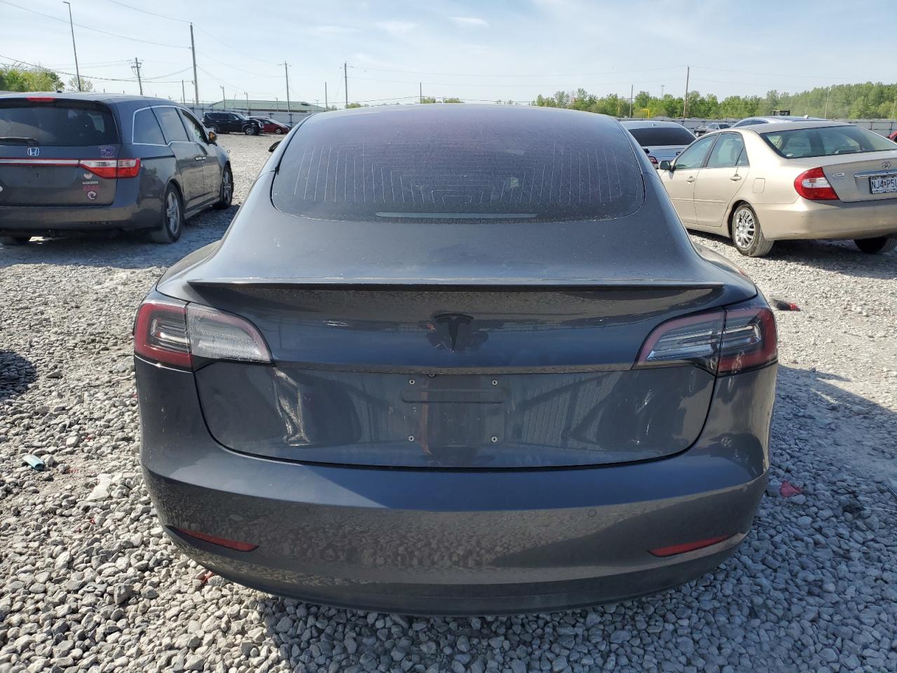 Photo 5 VIN: 5YJ3E1EBXJF055170 - TESLA MODEL 3 