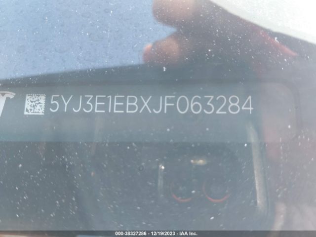 Photo 8 VIN: 5YJ3E1EBXJF063284 - TESLA MODEL 3 