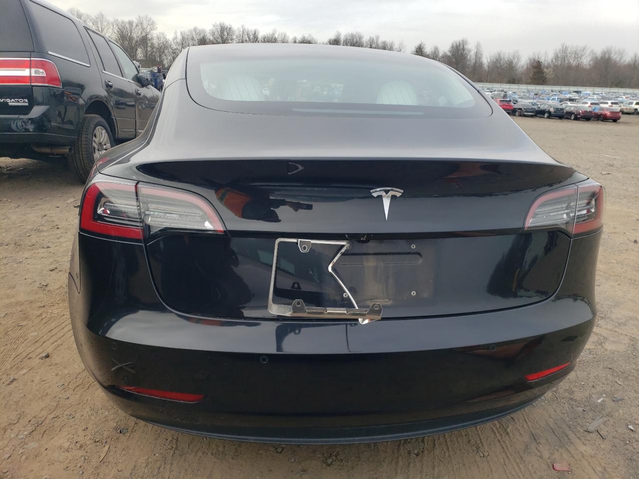 Photo 5 VIN: 5YJ3E1EBXJF095927 - TESLA MODEL 3 