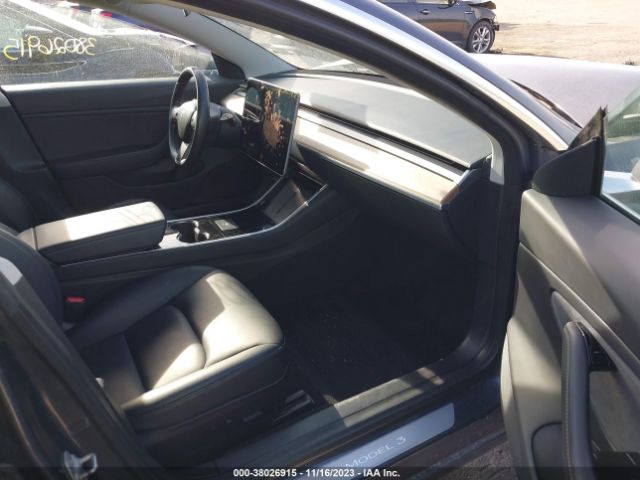 Photo 4 VIN: 5YJ3E1EBXJF126903 - TESLA MODEL 3 