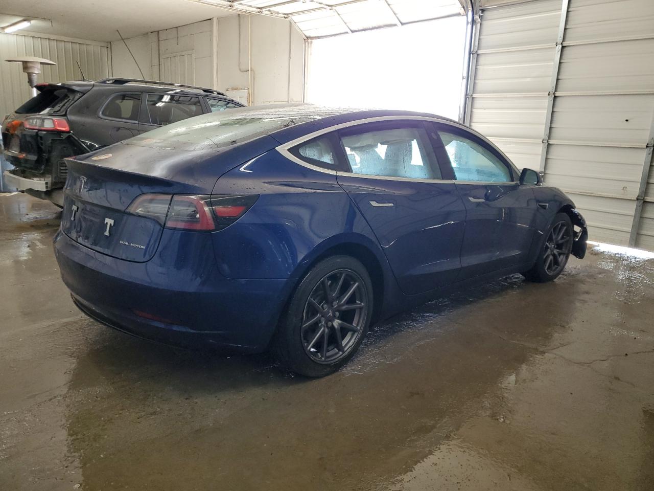 Photo 2 VIN: 5YJ3E1EBXJF134628 - TESLA MODEL 3 