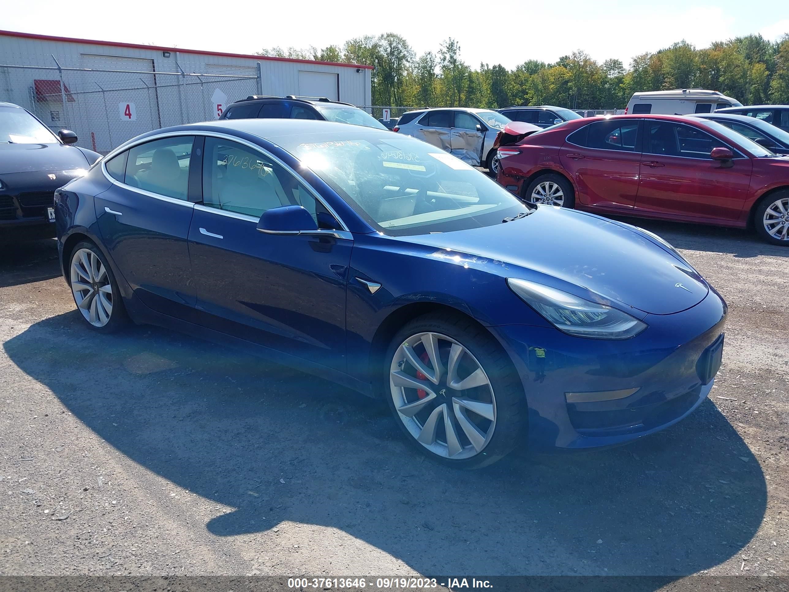 Photo 0 VIN: 5YJ3E1EBXKF422084 - TESLA MODEL 3 