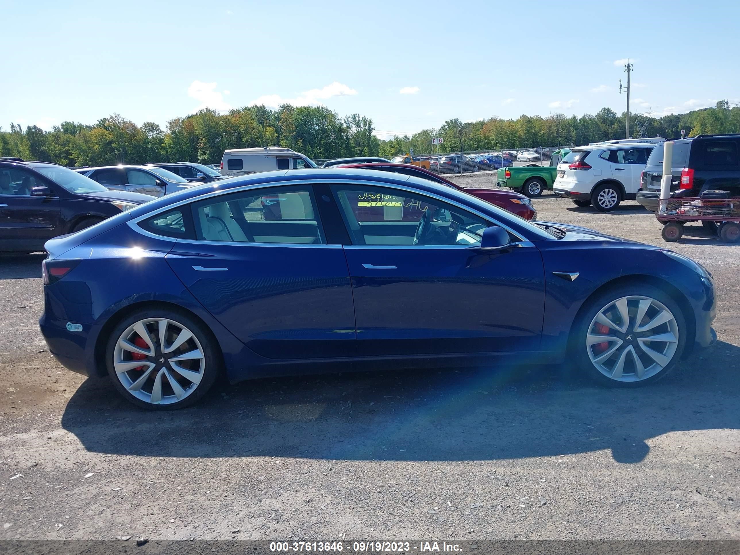 Photo 10 VIN: 5YJ3E1EBXKF422084 - TESLA MODEL 3 