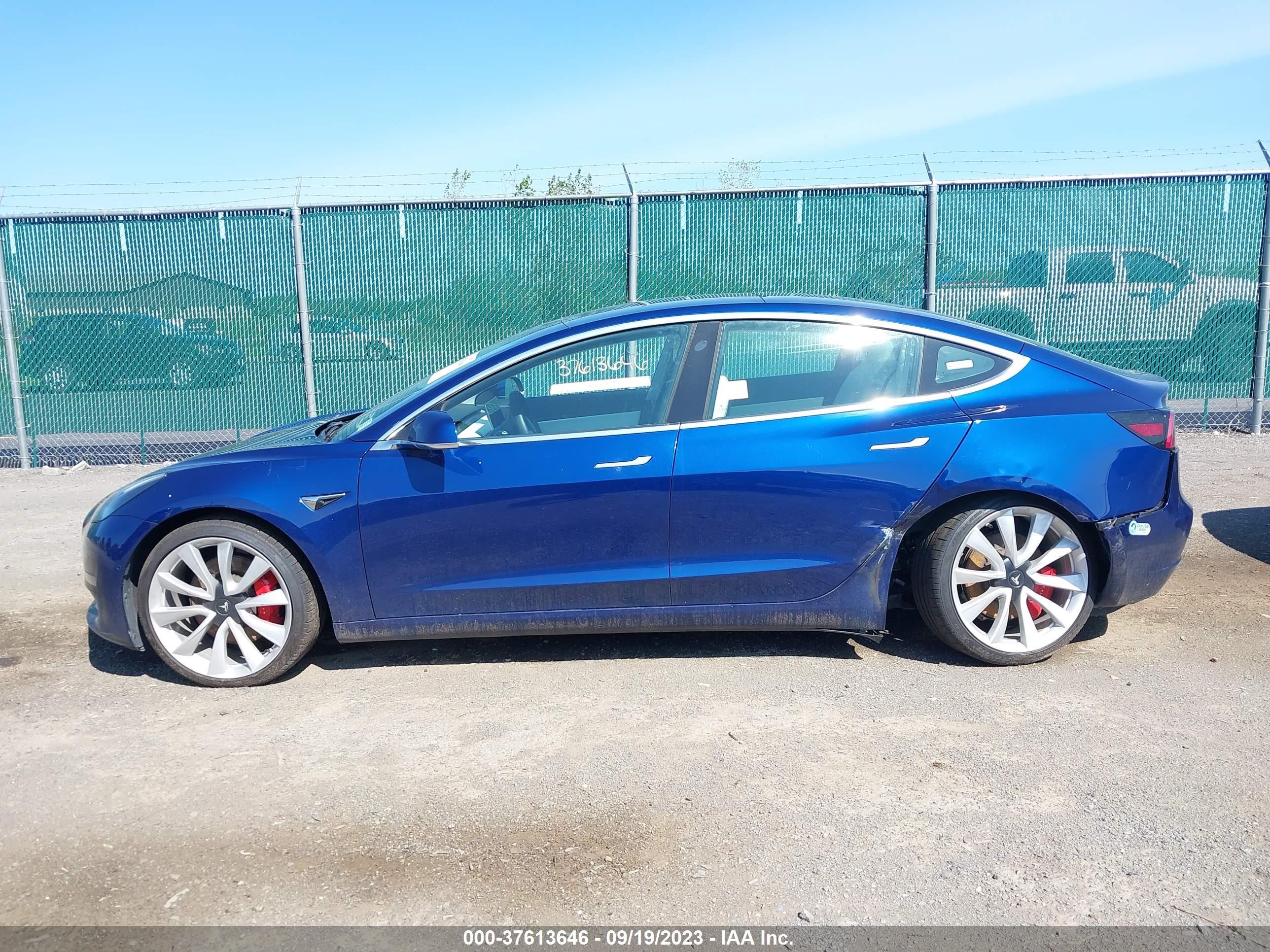 Photo 11 VIN: 5YJ3E1EBXKF422084 - TESLA MODEL 3 